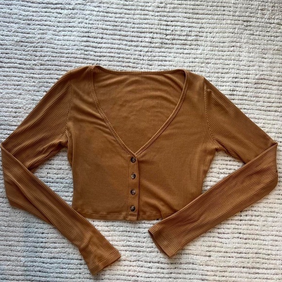 Alo Ribbed Cropped Whisper Long Sleeve Cardigan in Toffee - Picture 4 of 7